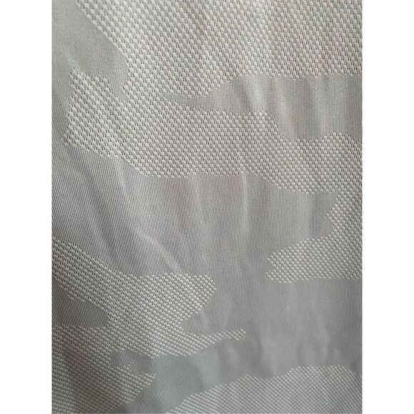 Under armor boys, gray camo, print, short sleeve, shirt, size large - Picture 3 of 5